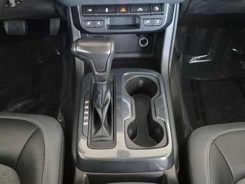 Used 2015 Chevrolet Colorado Z71 AWD/4WD image 12