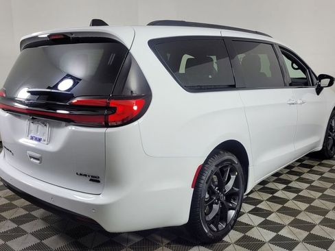 New 2026 Chrysler Pacifica Limited w/ S Appearance Package image 8