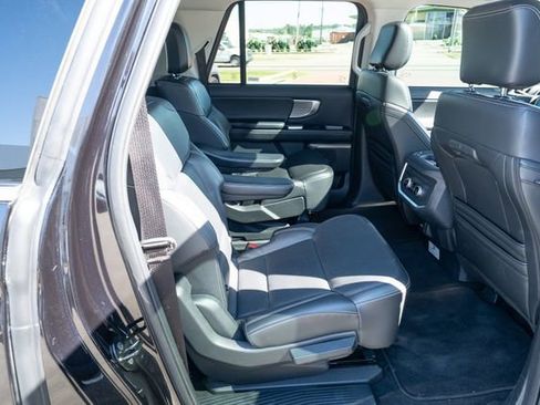 Used 2025 Ford Expedition Max Platinum AWD/4WD image 43