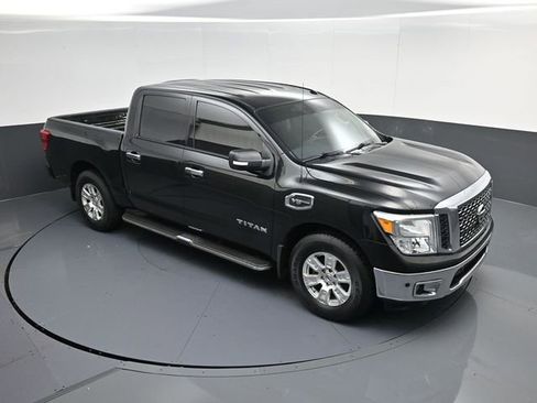 Used 2017 Nissan Titan SV image 28