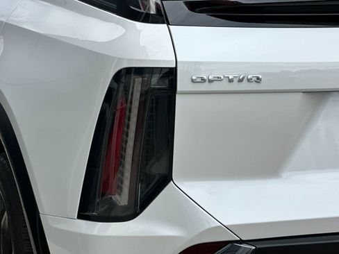 Used 2025 Cadillac Optiq Sport 1 w/ LPO, ONYX Package image 25