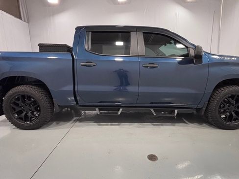 Used 2020 Chevrolet Silverado 1500 Custom w/ Custom Value Package AWD/4WD image 4