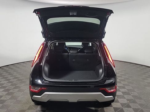 Used 2025 Kia Niro EX image 8