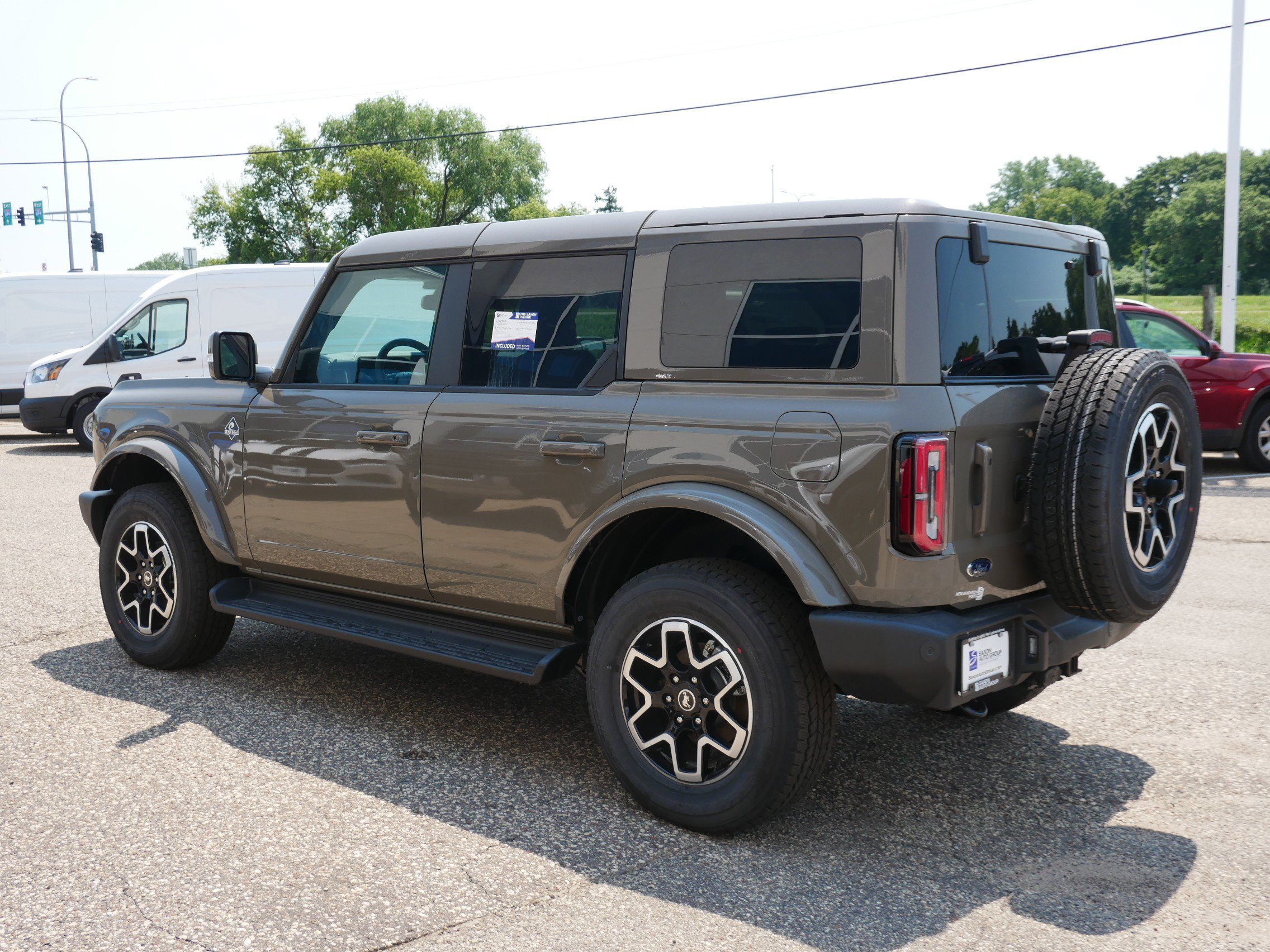 Used 2025 Ford Bronco Outer Banks AWD/4WD image 2