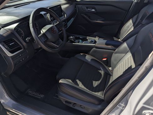 Used 2025 Nissan Rogue SV AWD/4WD image 9