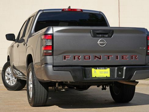 Used 2022 Nissan Frontier SV RWD image 5