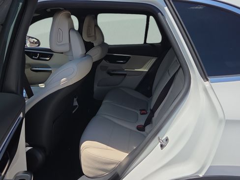 Used 2023 Mercedes-Benz GLC 300 4MATIC image 9