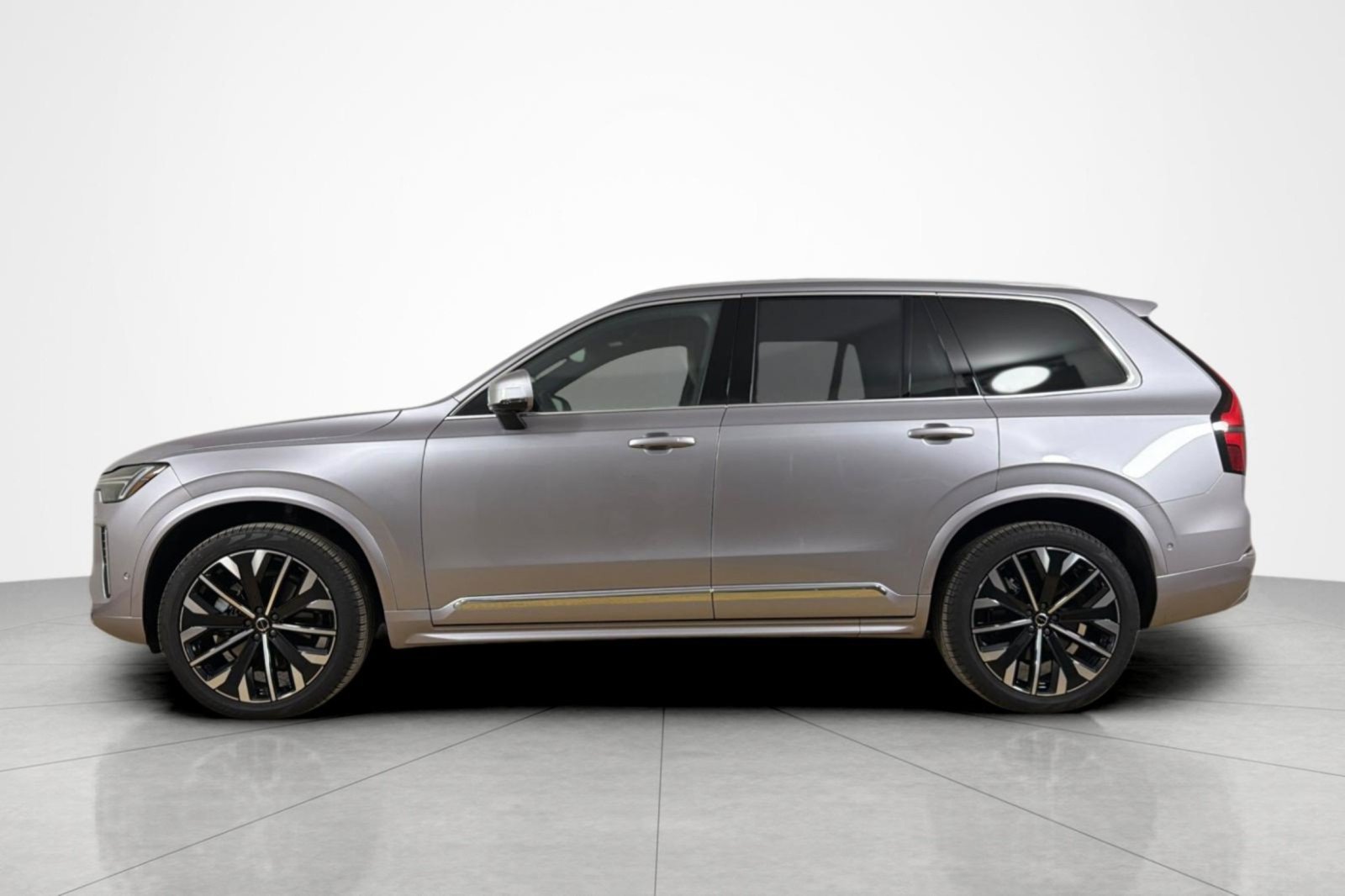 Used 2026 Volvo XC90 B6 Plus w/ Protection Package AWD/4WD image 2