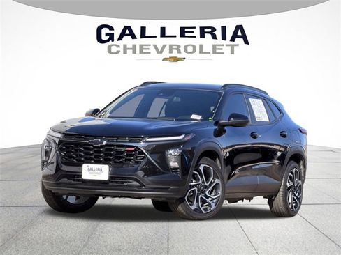 Certified 2025 Chevrolet Trax RS w/ Driver Confidence Package image 2