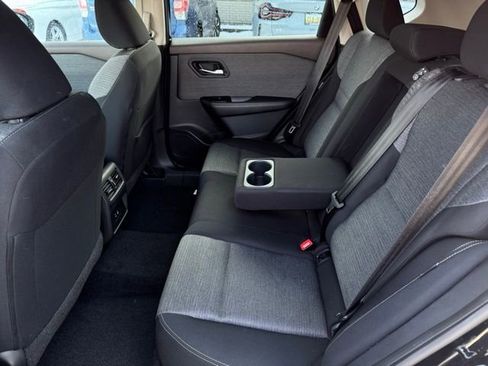 Used 2023 Nissan Rogue SV image 18