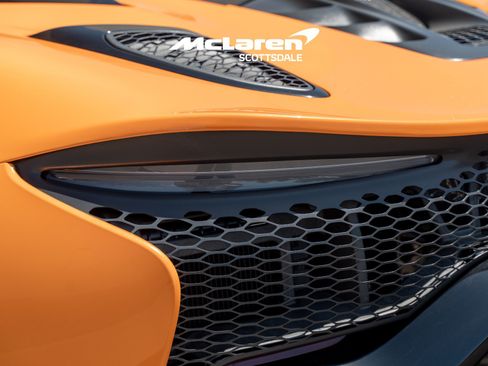 Used 2025 McLaren Artura Spider RWD image 21