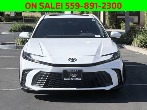 Used 2025 Toyota Camry SE w/ Convenience Package FWD image 3