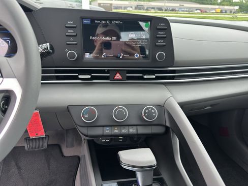 New 2026 Hyundai Elantra SE FWD image 17