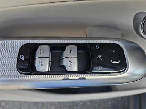 New 2025 Mercedes-Benz GLC 300 image 12