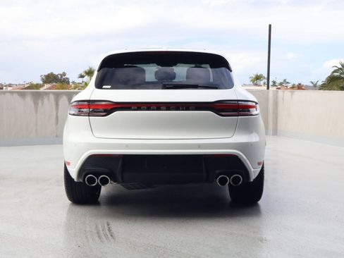 Certified 2025 Porsche Macan AWD/4WD image 10