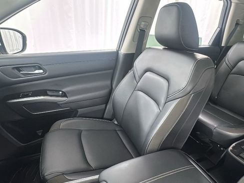 Used 2024 Nissan Pathfinder SL w/ SL Premium Package image 13