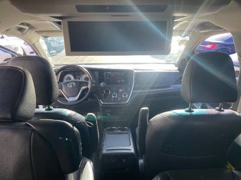 Used 2015 Toyota Sienna SE Premium FWD image 14