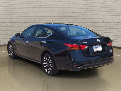 Used 2024 Nissan Altima 2.5 SV FWD image 7