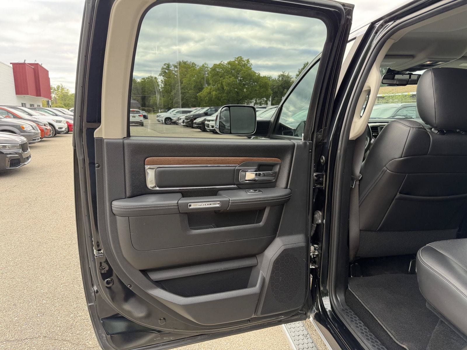 Used 2015 RAM 1500 Laramie w/ Convenience Group AWD/4WD image 22