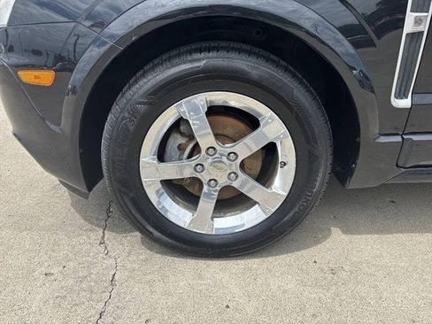Used 2014 Chevrolet Captiva Sport LT FWD image 2
