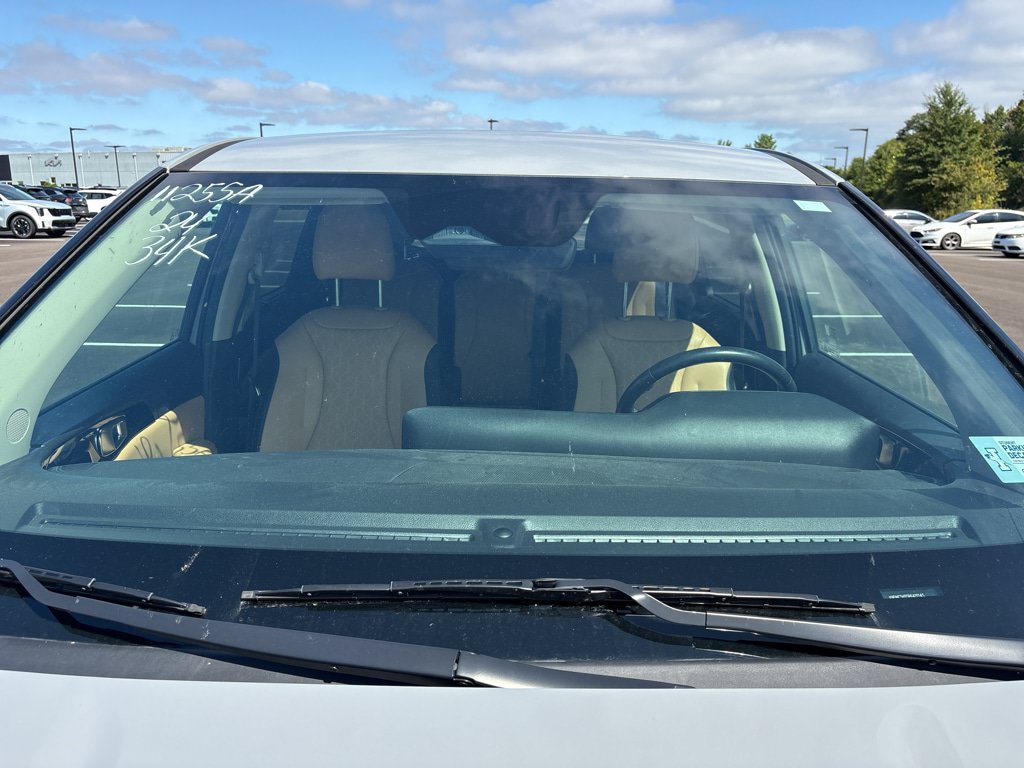 Used 2024 Kia Carnival EX FWD image 10