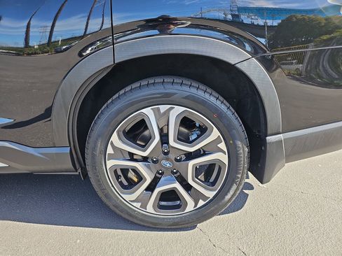 Used 2023 Subaru Ascent Limited image 34