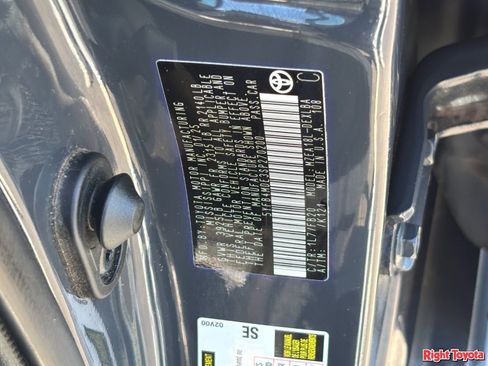 Certified 2025 Toyota Corolla LE FWD image 31