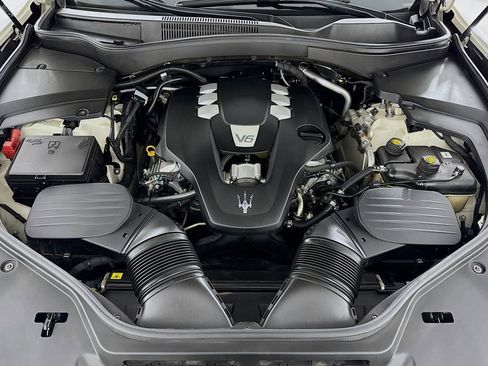 Used 2018 Maserati Levante GranSport image 10