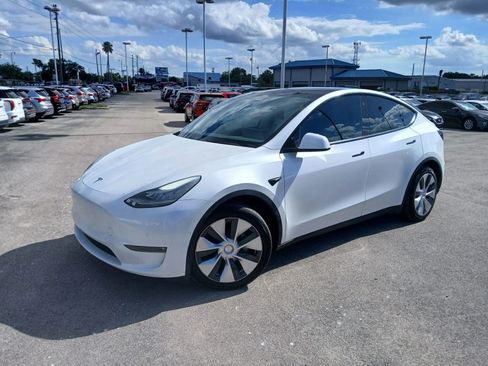 Used 2021 Tesla Model Y Long Range AWD/4WD image 2