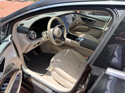 Used 2023 Mercedes-Benz EQS 580 4MATIC Sedan image 4