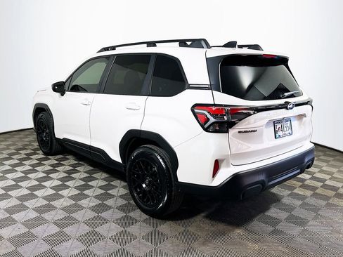 Used 2025 Subaru Forester Premium AWD/4WD image 5