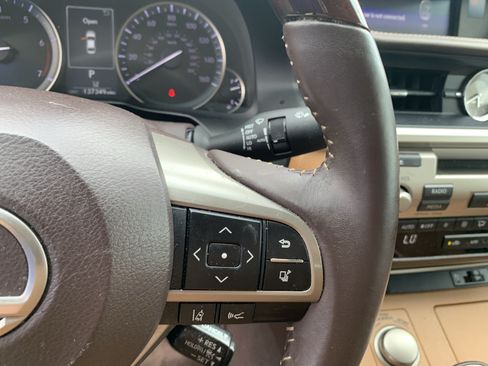Used 2017 Lexus ES 350 w/ Premium Package FWD image 19
