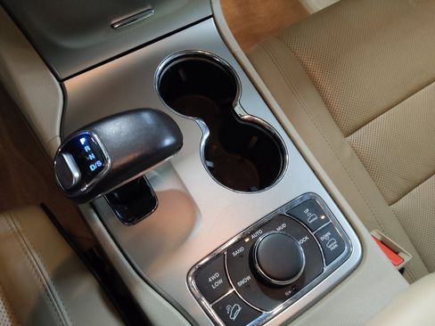 Used 2015 Jeep Grand Cherokee Overland image 26