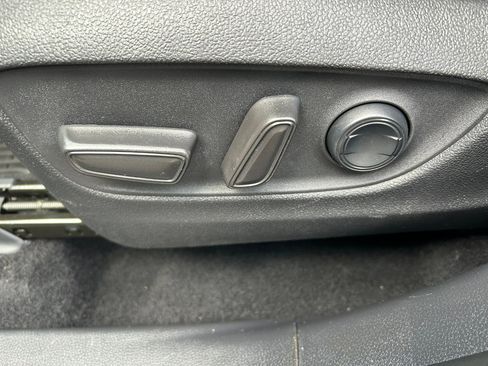 Used 2021 Toyota Highlander XLE image 11