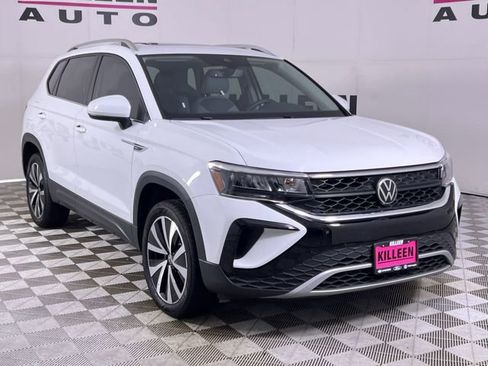 Used 2024 Volkswagen Taos SE image 9