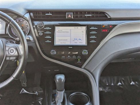 Used 2020 Toyota Camry image 14