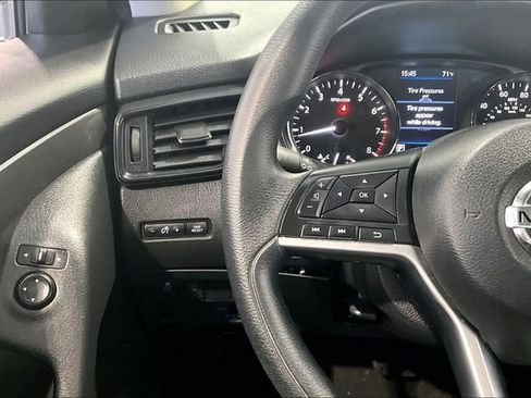 Used 2019 Nissan Rogue S FWD image 11