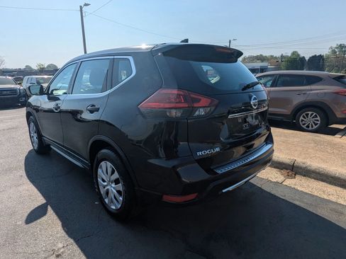Used 2018 Nissan Rogue S FWD image 5
