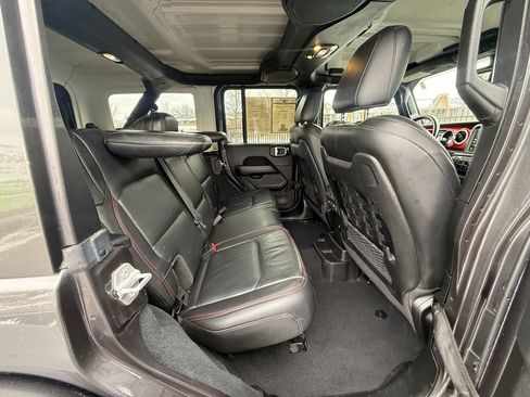 Used 2022 Jeep Wrangler Unlimited Rubicon w/ Cold Weather Group image 15