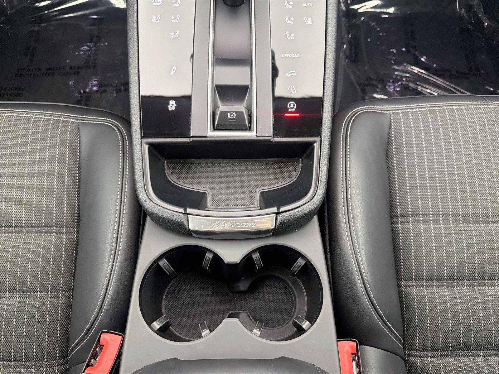 Certified 2024 Porsche Macan AWD/4WD image 20