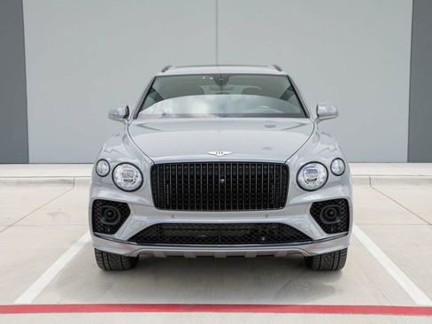 Used 2023 Bentley Bentayga Extended Wheelbase AWD/4WD image 3