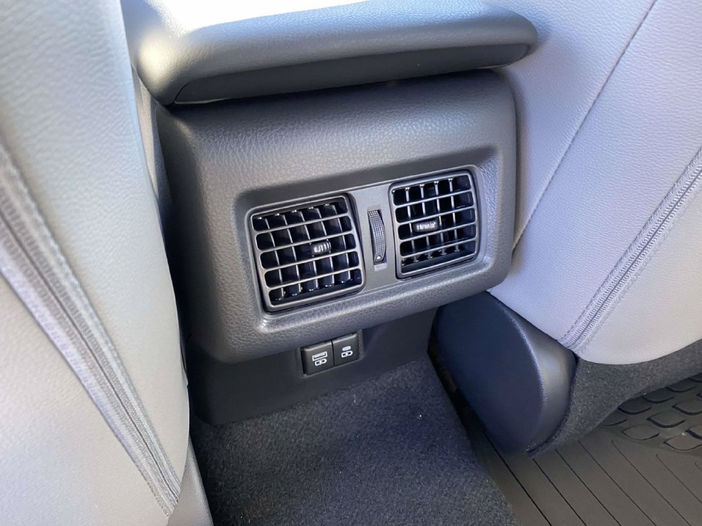 New 2026 Toyota Camry Hybrid FWD image 9