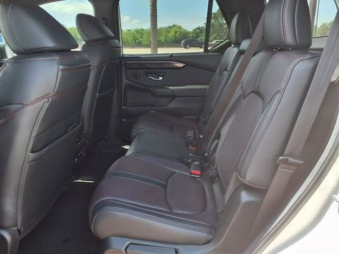 Used 2025 Honda Pilot Black Edition image 24