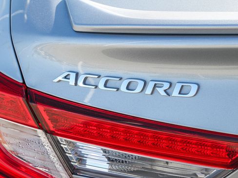 Used 2018 Honda Accord Sport image 11