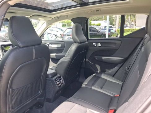 Used 2025 Volvo XC40 B5 Plus AWD/4WD image 7