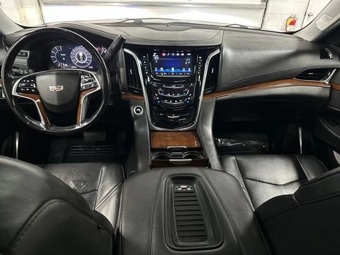Used 2019 Cadillac Escalade ESV Premium Luxury AWD/4WD image 26