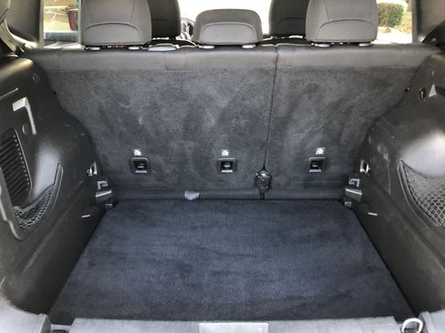 Used 2018 Jeep Renegade Latitude image 19