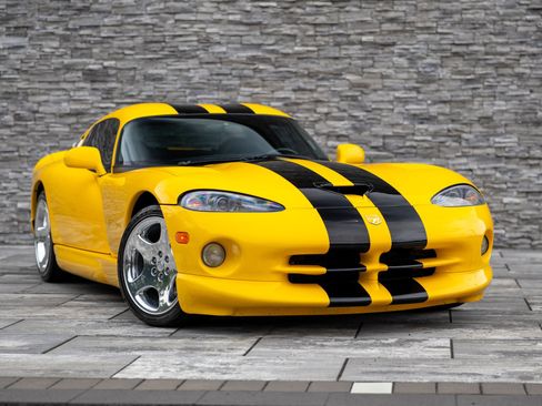 Used 2001 Dodge Viper GTS RWD image 2