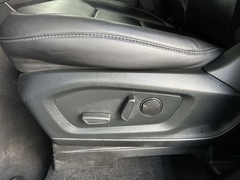 Used 2023 Ford Explorer XLT w/ Equipment Group 202A AWD/4WD image 14