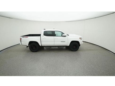 Used 2022 Toyota Tacoma TRD Sport w/ Technology Package AWD/4WD image 14